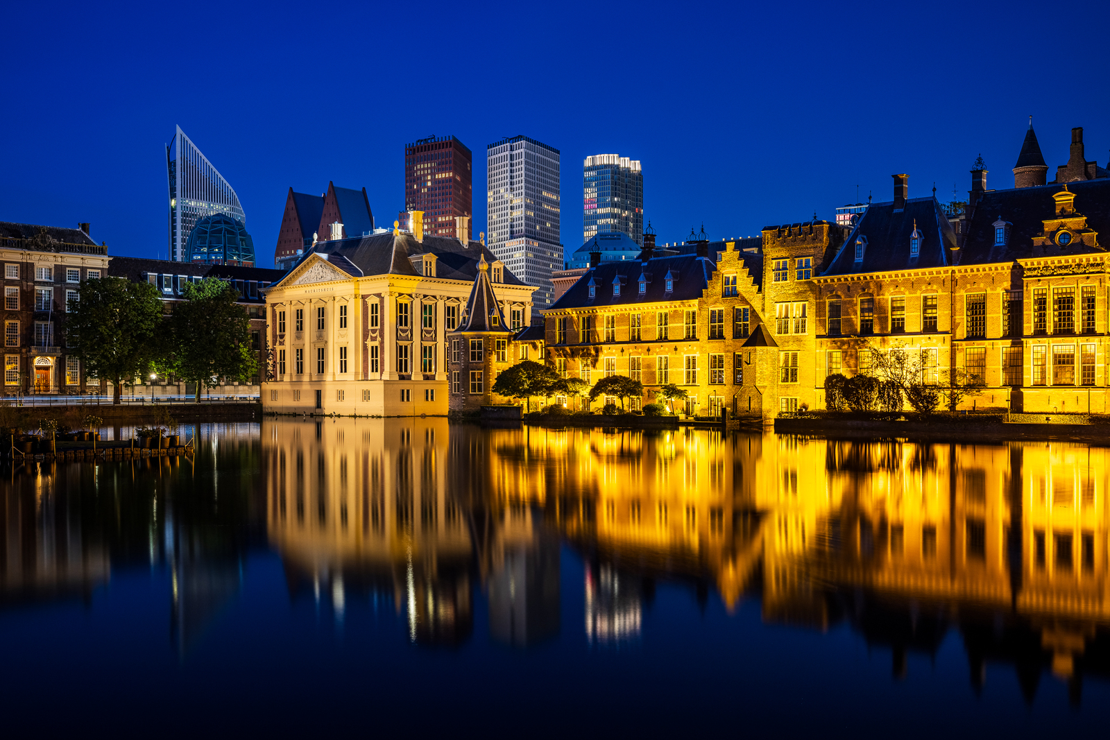 The Hague After Dark